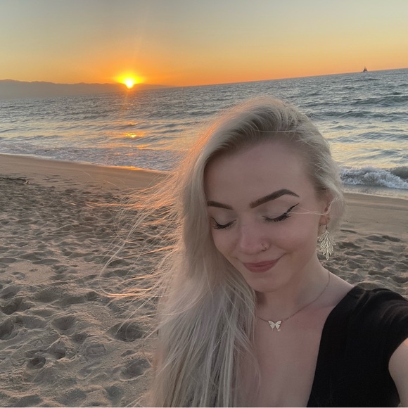 Meet your Posher, Christy - Picture 10 of 16